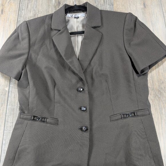 Tahari Blazer Jacket Womens 10 Petite Gray Short Sleeve Button Up Preppy Office - Picture 1 of 9